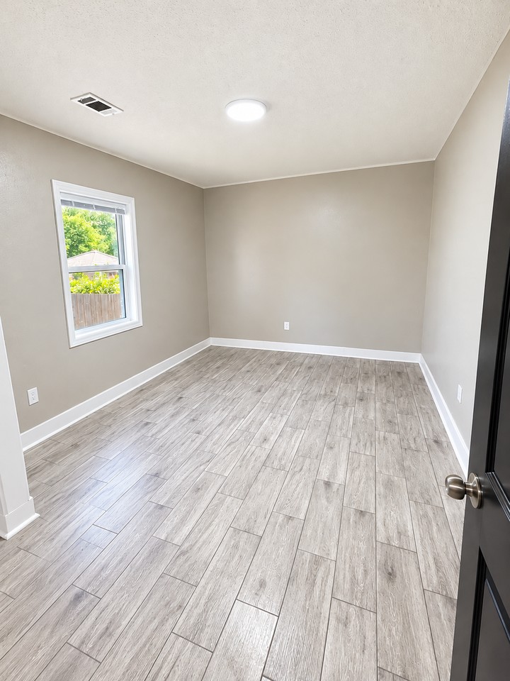761 Hanley St #1 - Photo 6 of 9