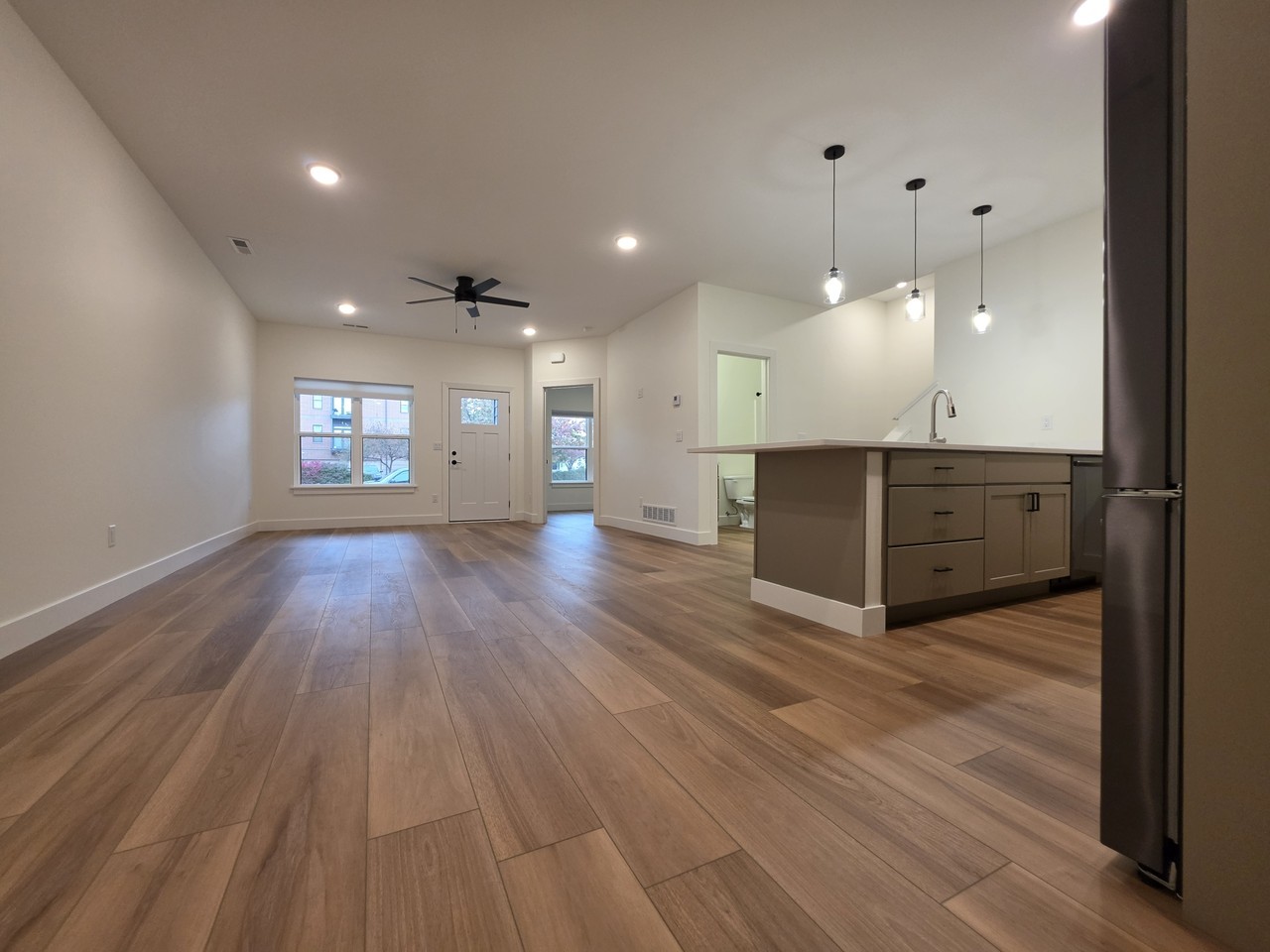525 10th Ave Se #C - Photo 4 of 32