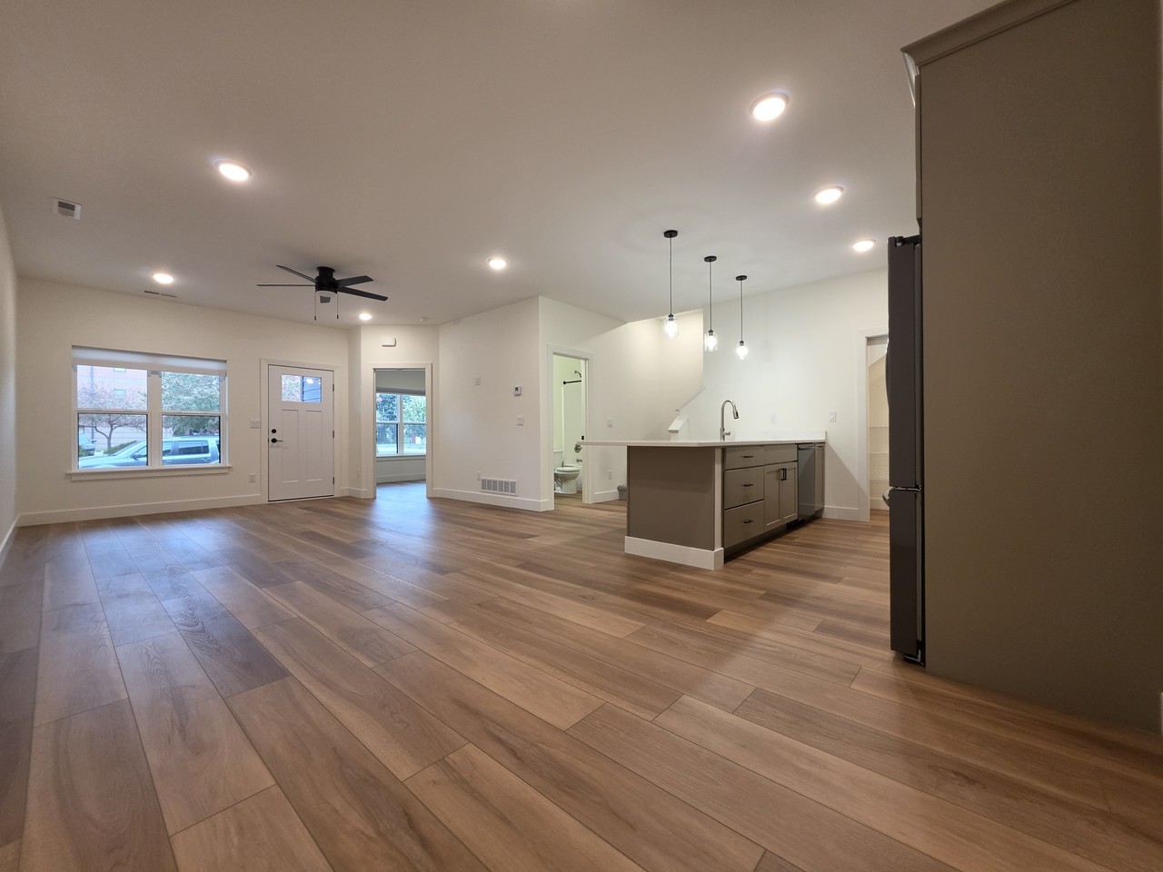 525 10th Ave Se #C - Photo 5 of 32