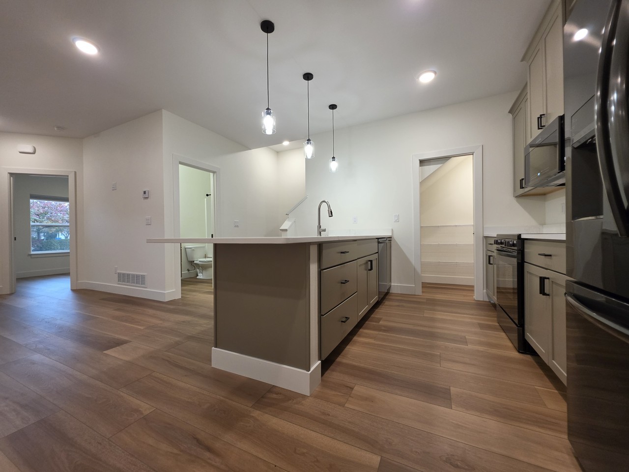 525 10th Ave Se #C - Photo 6 of 32