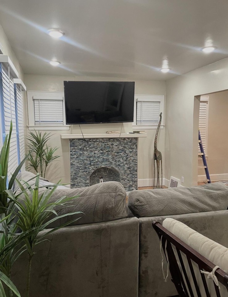 16143 Sorrento St - Photo 4 of 12