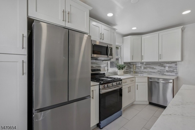 75 Emerson St - Photo 4 of 15