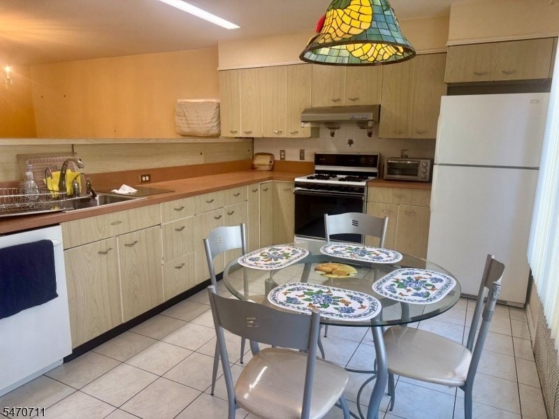 158 Nelson Ave - Photo 7 of 14