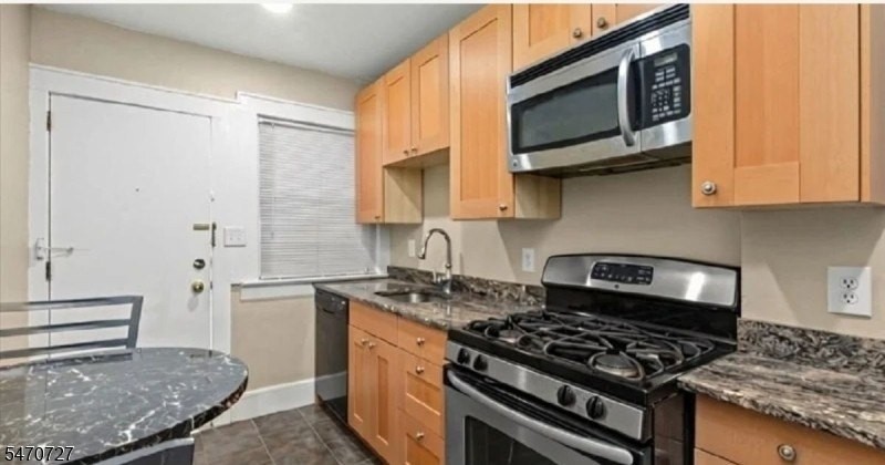 11 Grove St #4 - Photo 6 of 10