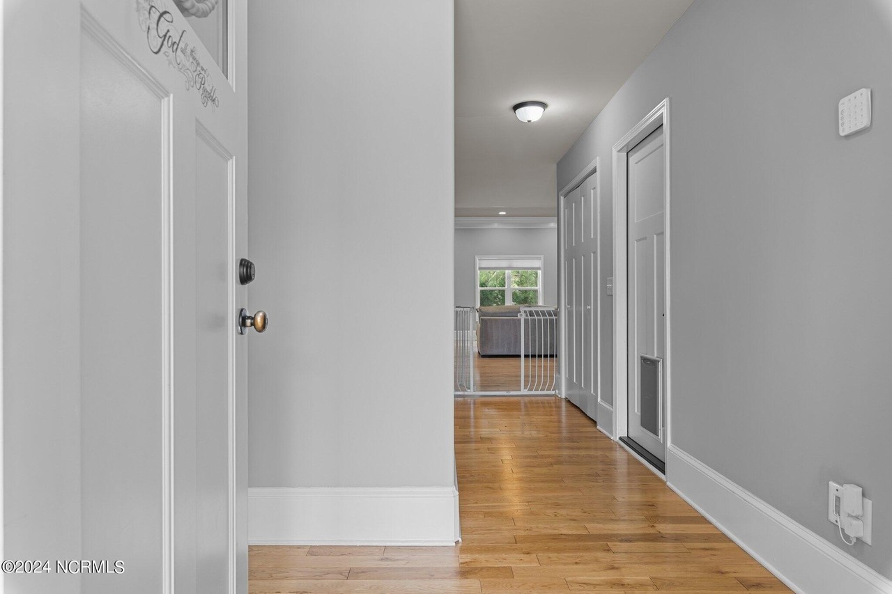 112 Lightwater Dr - Photo 5 of 36