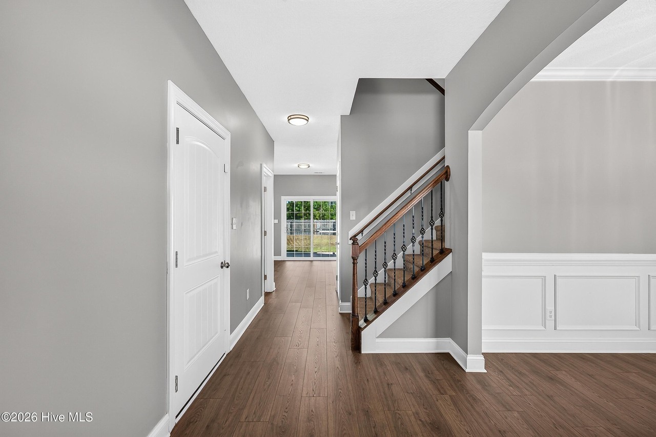 112 S Sea St - Photo 5 of 45