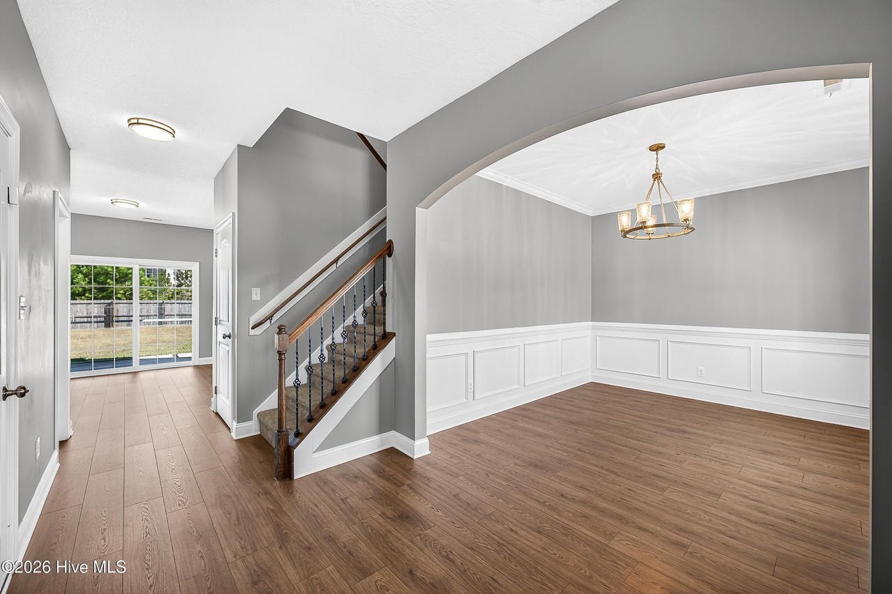 112 S Sea St - Photo 6 of 45