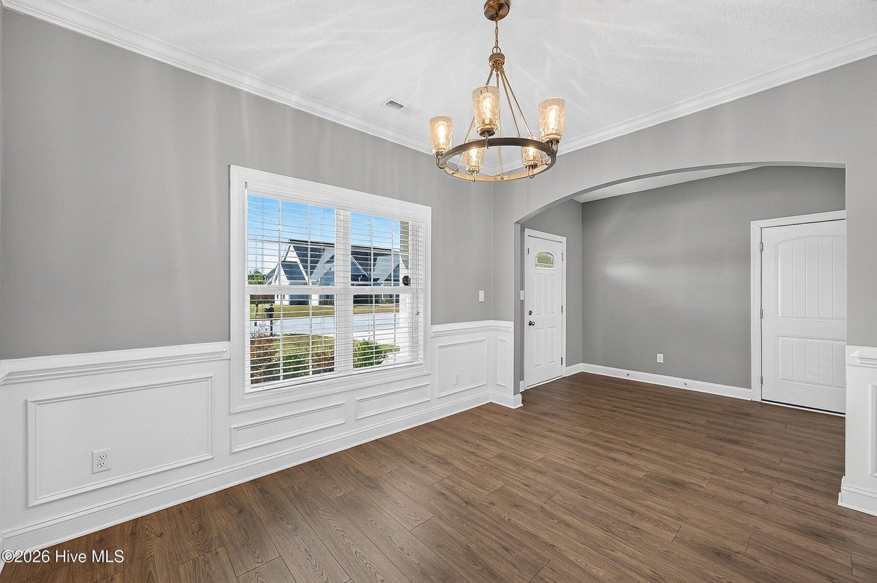112 S Sea St - Photo 7 of 45