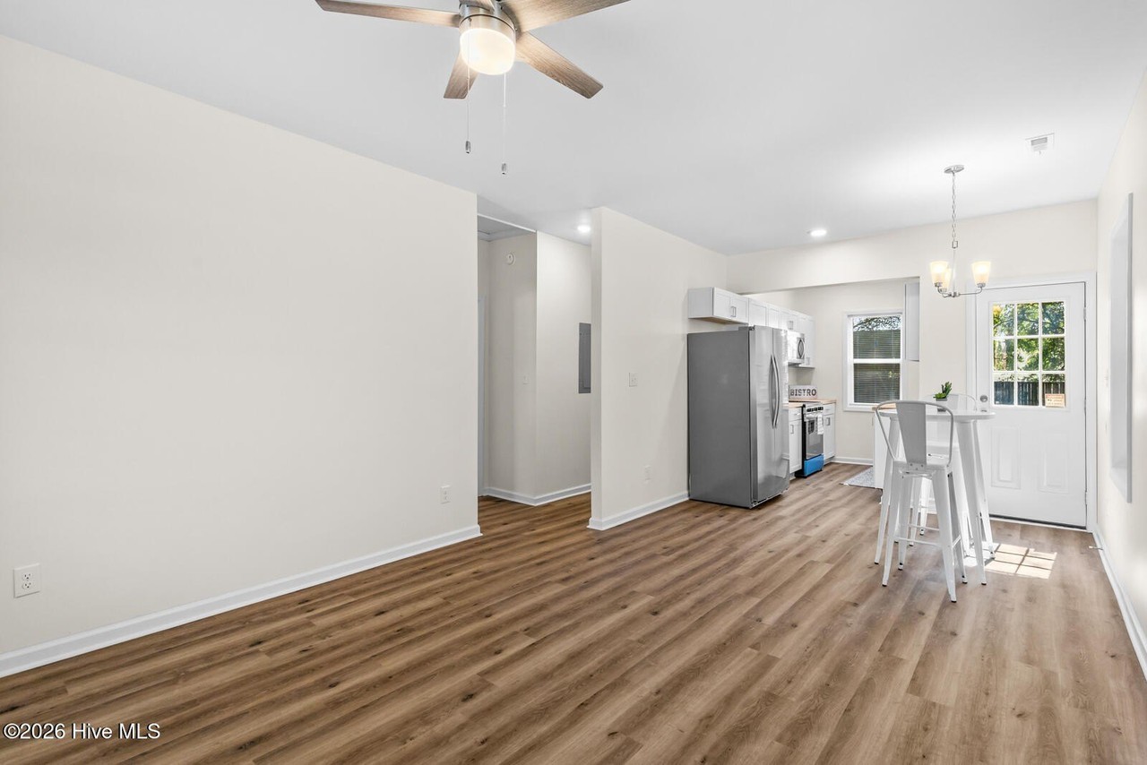 129 Preston Rd - Photo 4 of 19