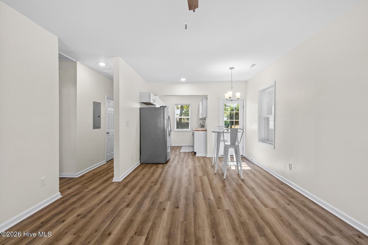 129 Preston Rd - Photo 5 of 19