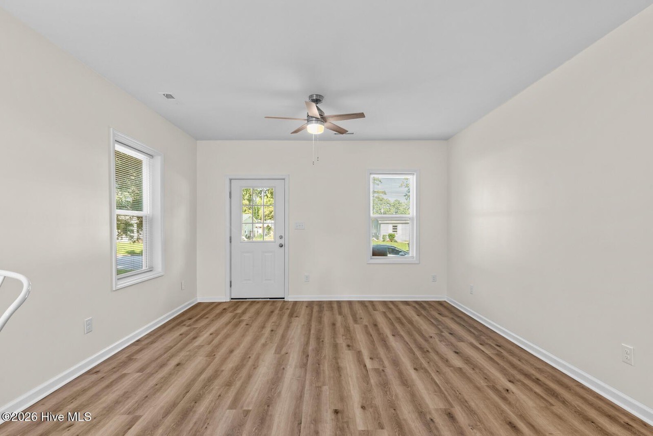129 Preston Rd - Photo 6 of 19