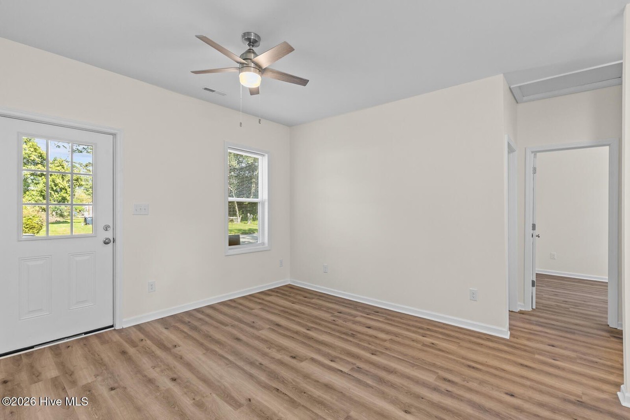 129 Preston Rd - Photo 7 of 19