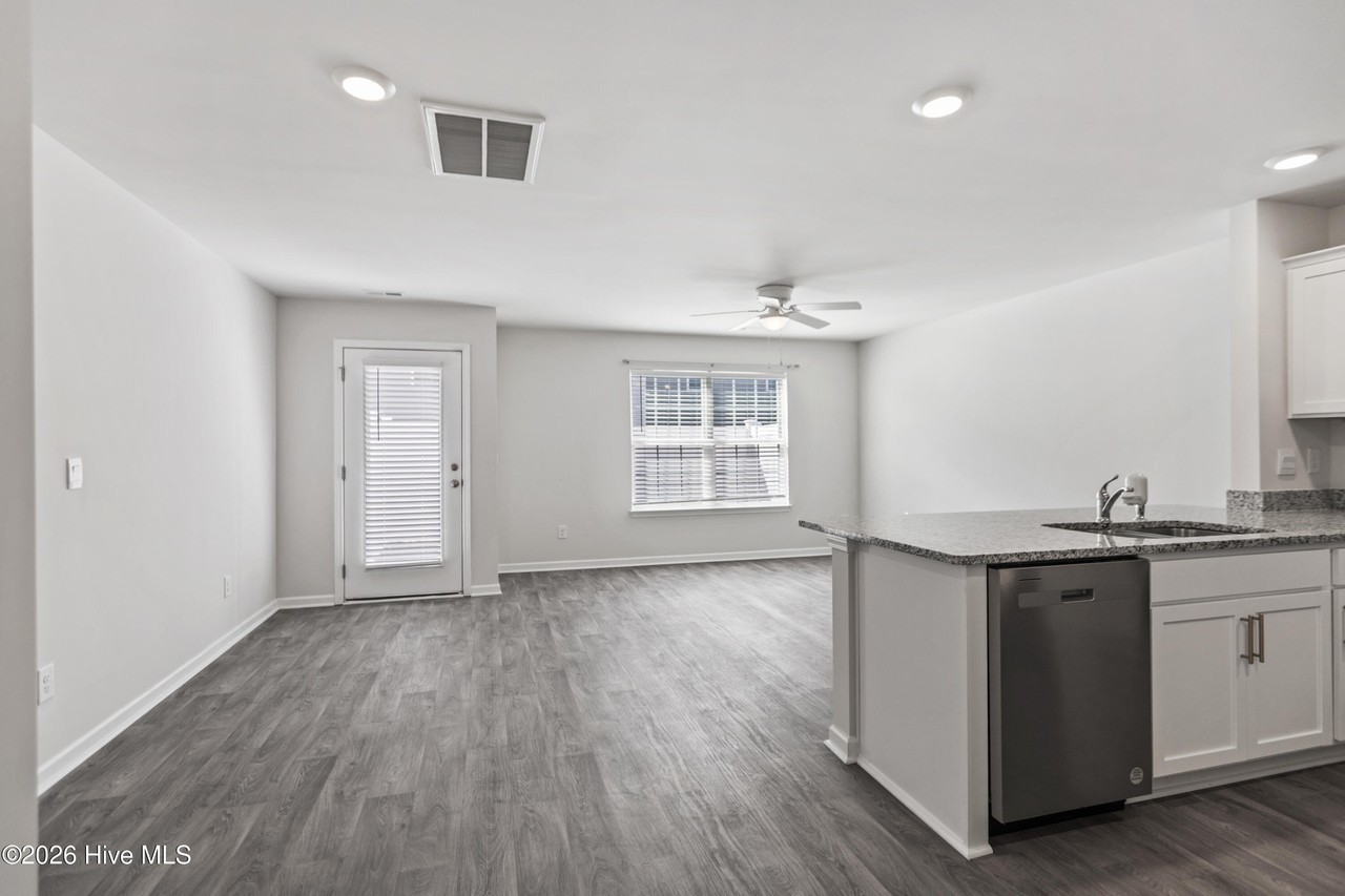 3101 Tatlock Way #E - Photo 3 of 24