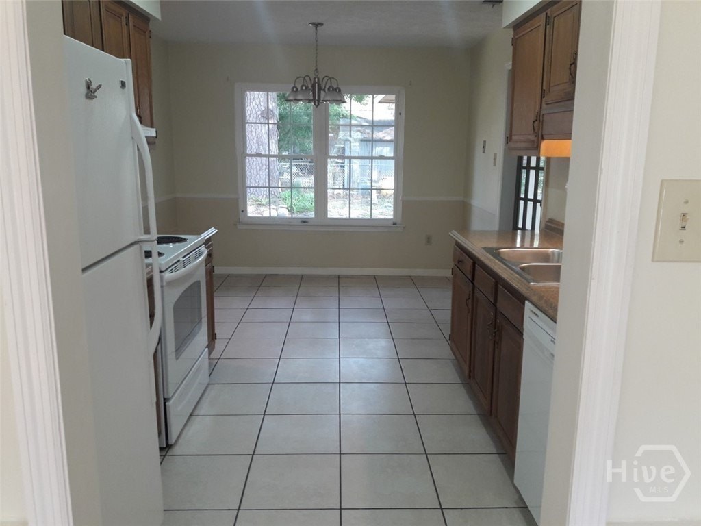 512 Stuart Ct - Photo 4 of 28