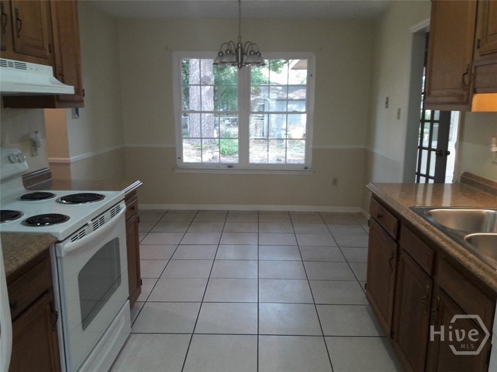 512 Stuart Ct - Photo 5 of 28