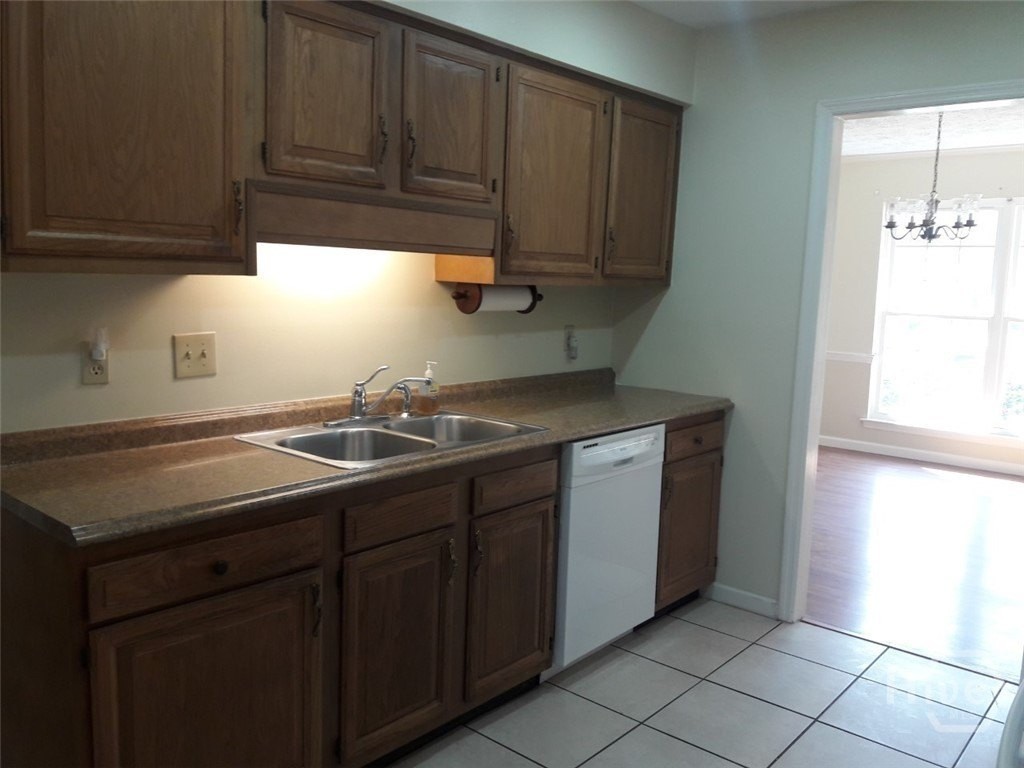 512 Stuart Ct - Photo 6 of 28