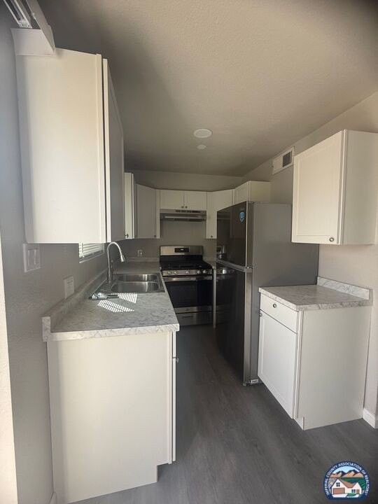305 N Lake Ave #2 - Photo 4 of 14