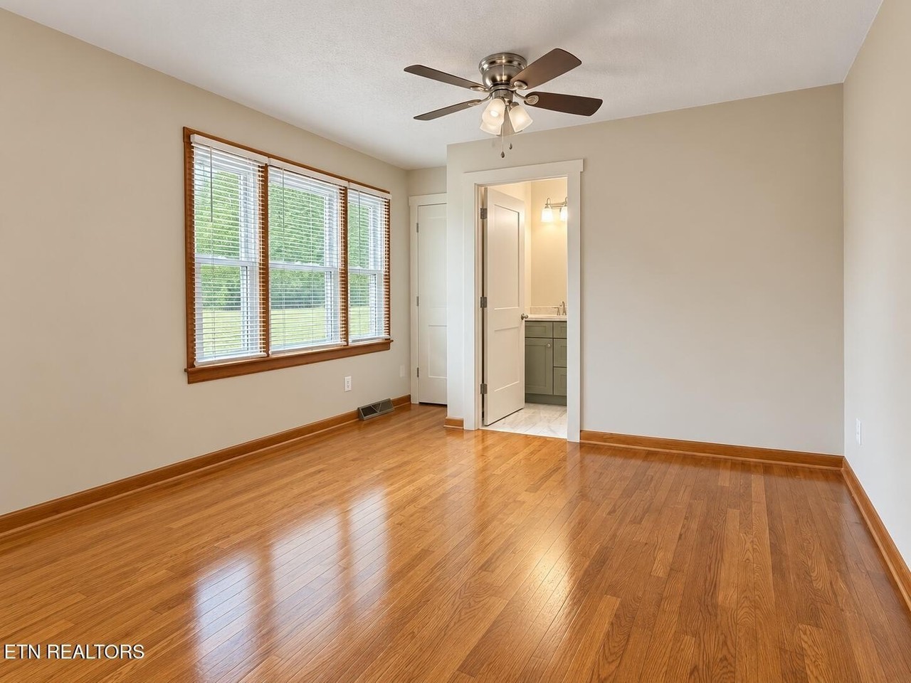 1890 James Ferry Rd - Photo 5 of 13