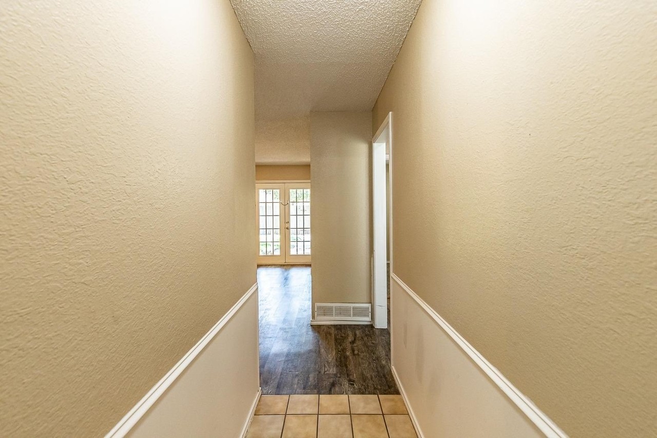 6813 Hyden Ave - Photo 5 of 37
