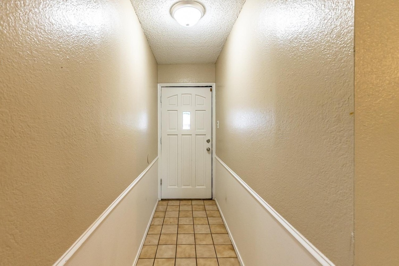 6813 Hyden Ave - Photo 6 of 37