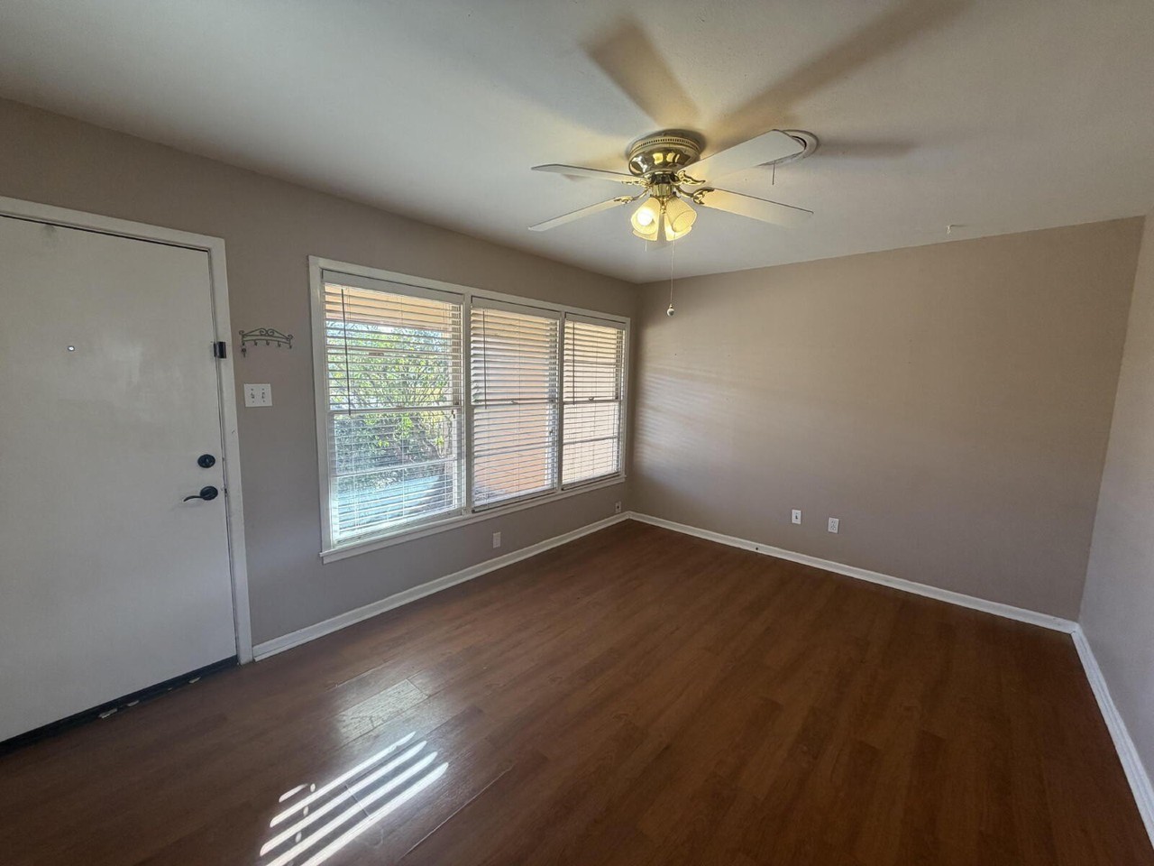 4608 39th St - Photo 4 of 11