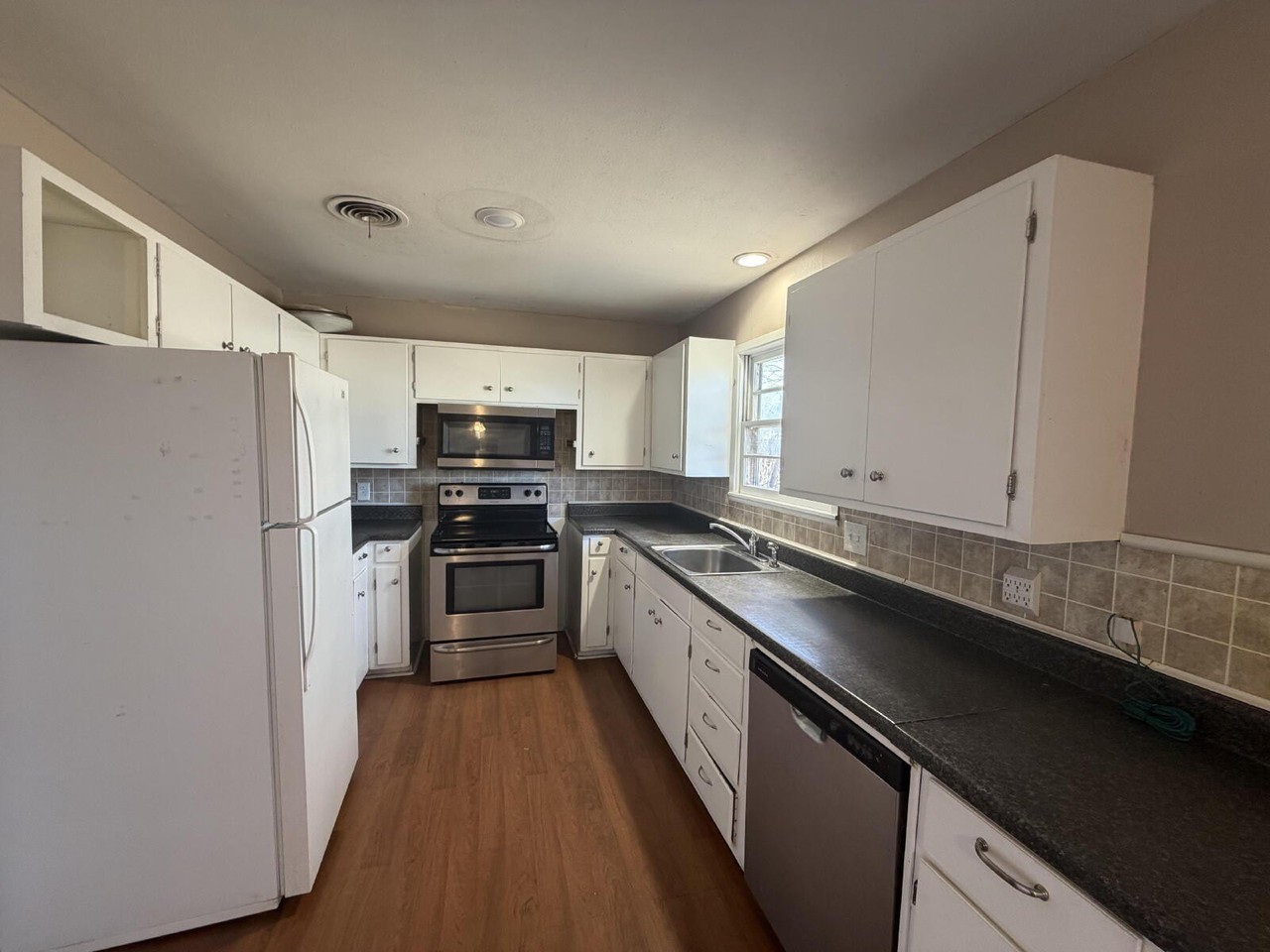 4608 39th St - Photo 5 of 11