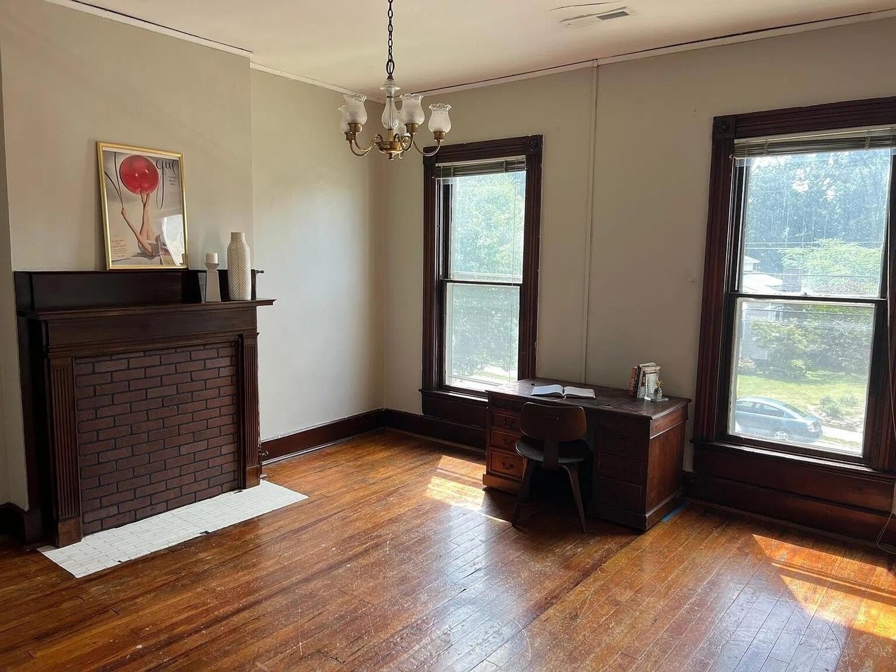 435 N Limestone #B - Photo 3 of 13