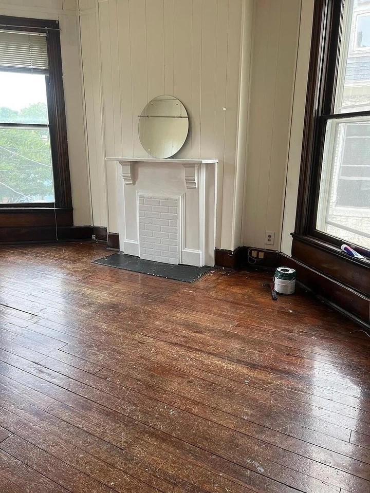 435 N Limestone #B - Photo 4 of 13