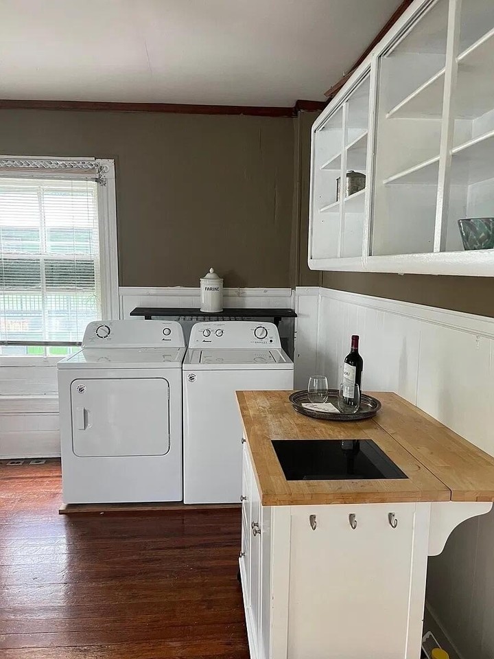 435 N Limestone #B - Photo 7 of 13