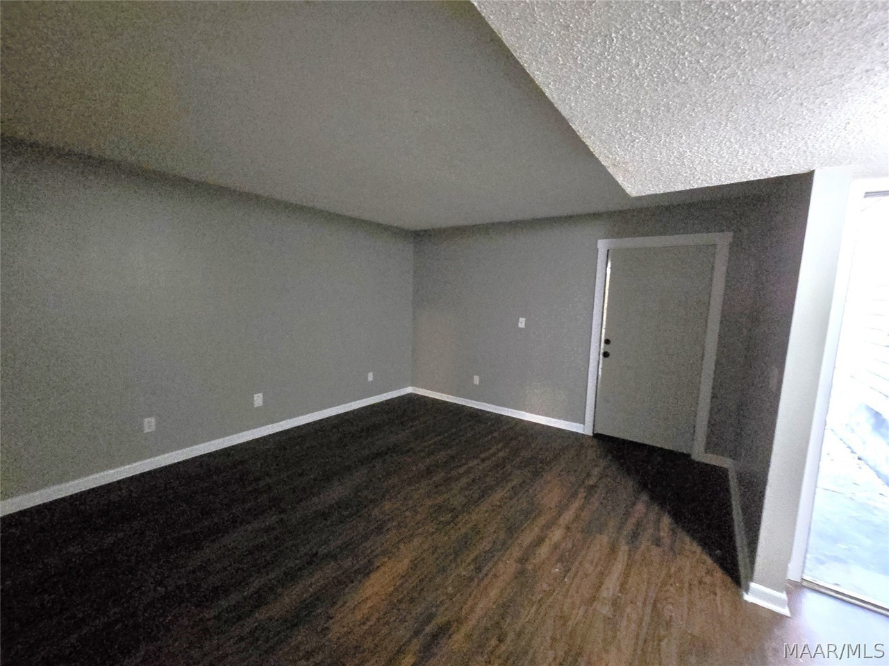 1667 E Trinity Blvd - Photo 2 of 17