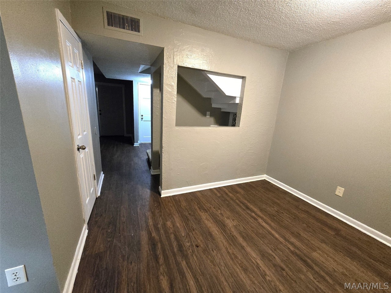 1667 E Trinity Blvd - Photo 4 of 17