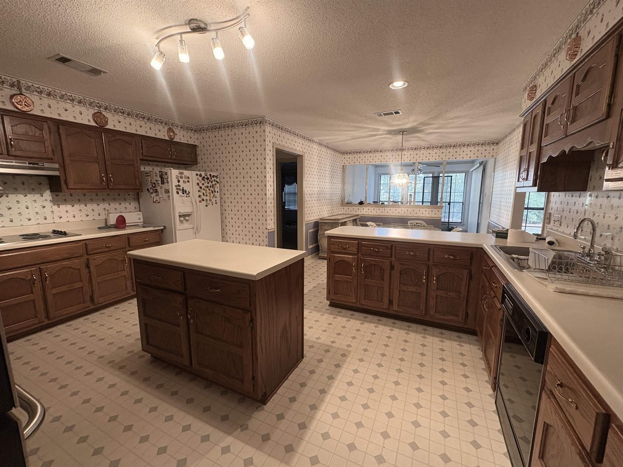 2616 Charles Bryan Rd - Photo 7 of 34