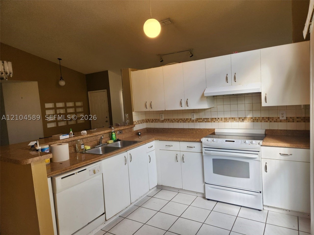 709 Holly St - Photo 3 of 13