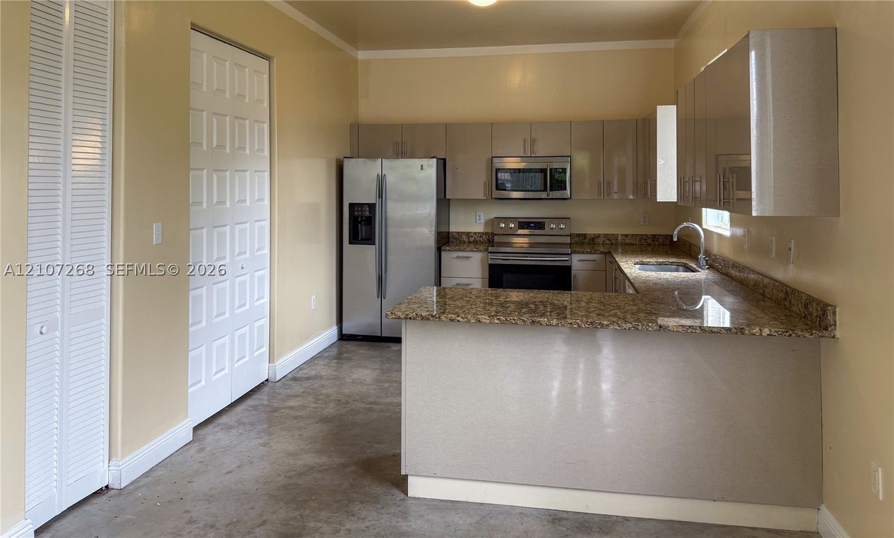 10214 Sw 175th St #B - Photo 3 of 13
