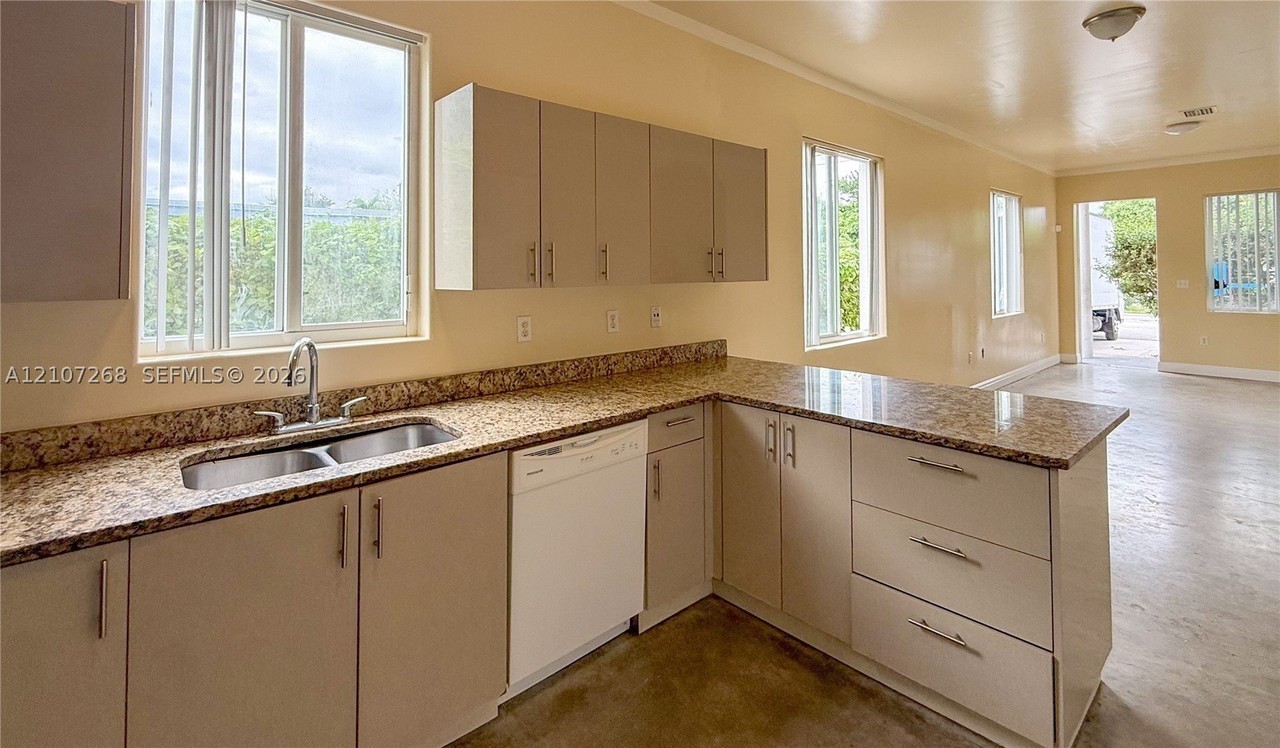 10214 Sw 175th St #B - Photo 6 of 13
