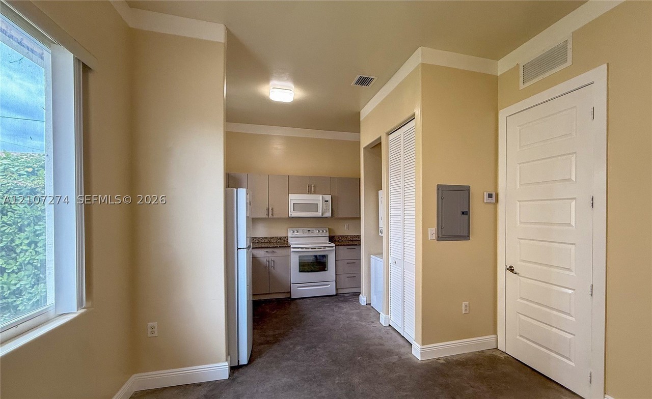 10214 Sw 175th St #C - Photo 2 of 9