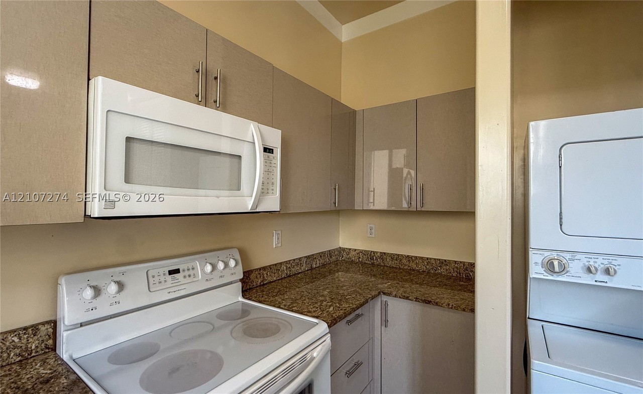10214 Sw 175th St #C - Photo 4 of 9