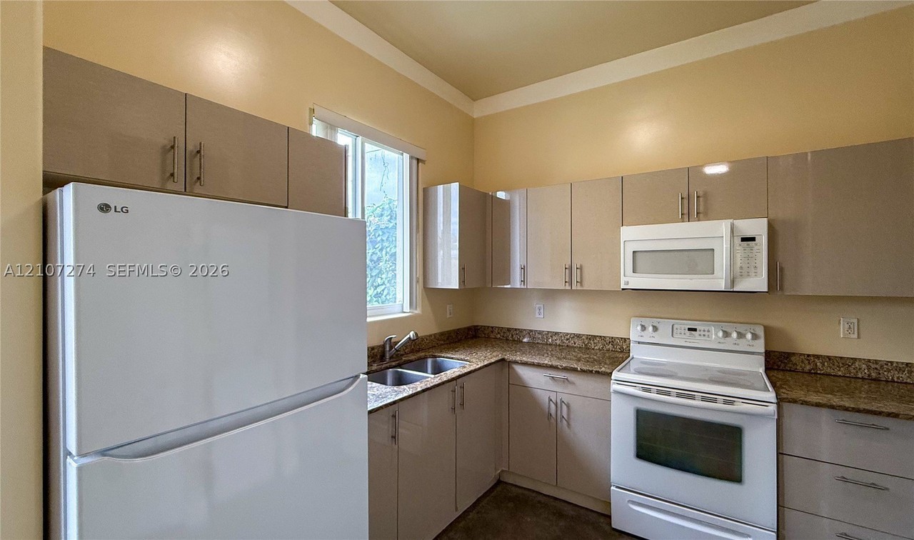 10214 Sw 175th St #C - Photo 5 of 9