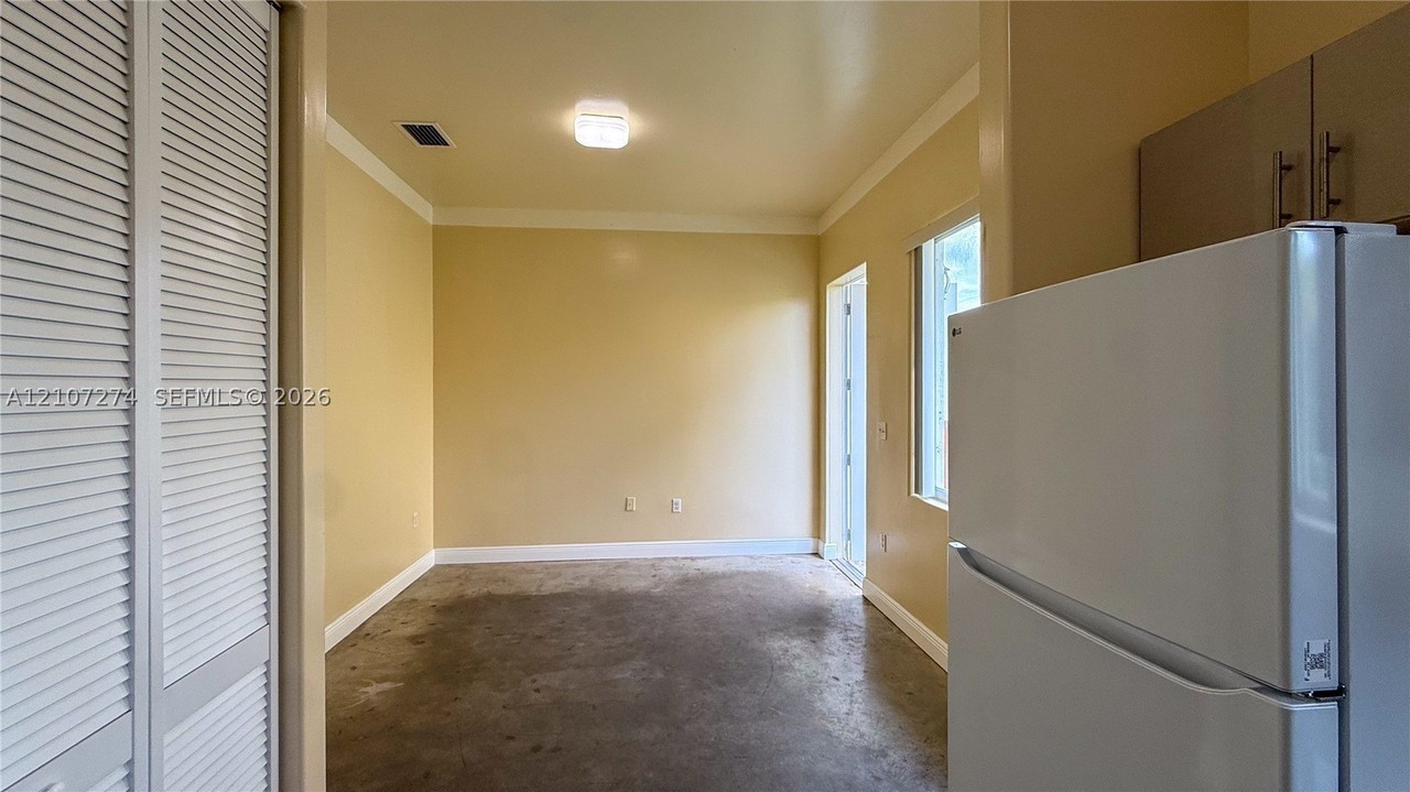 10214 Sw 175th St #C - Photo 6 of 9