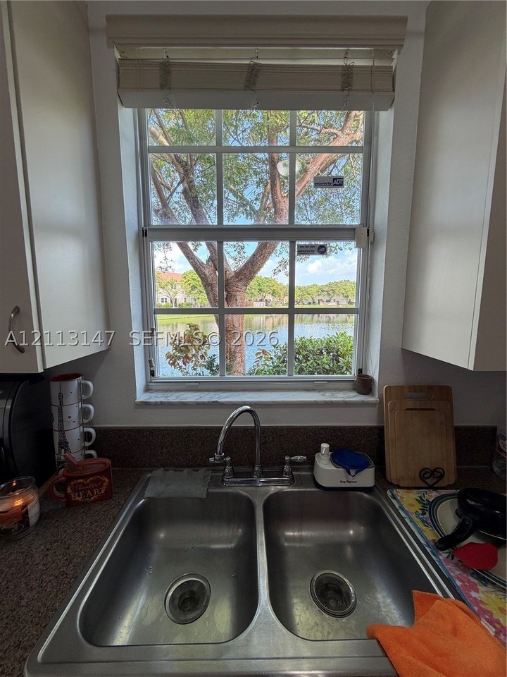 2155 Ne 3rd Ct - Photo 2 of 18