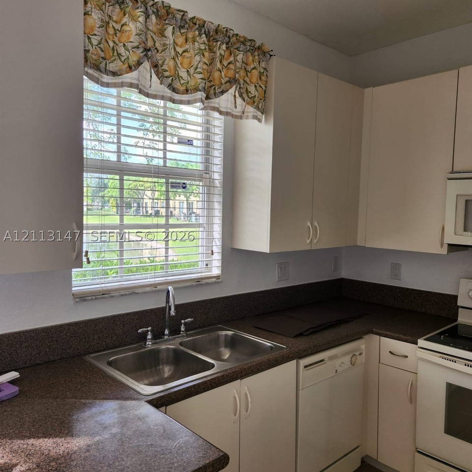 2155 Ne 3rd Ct - Photo 4 of 18