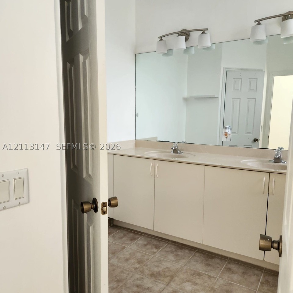 2155 Ne 3rd Ct - Photo 5 of 18