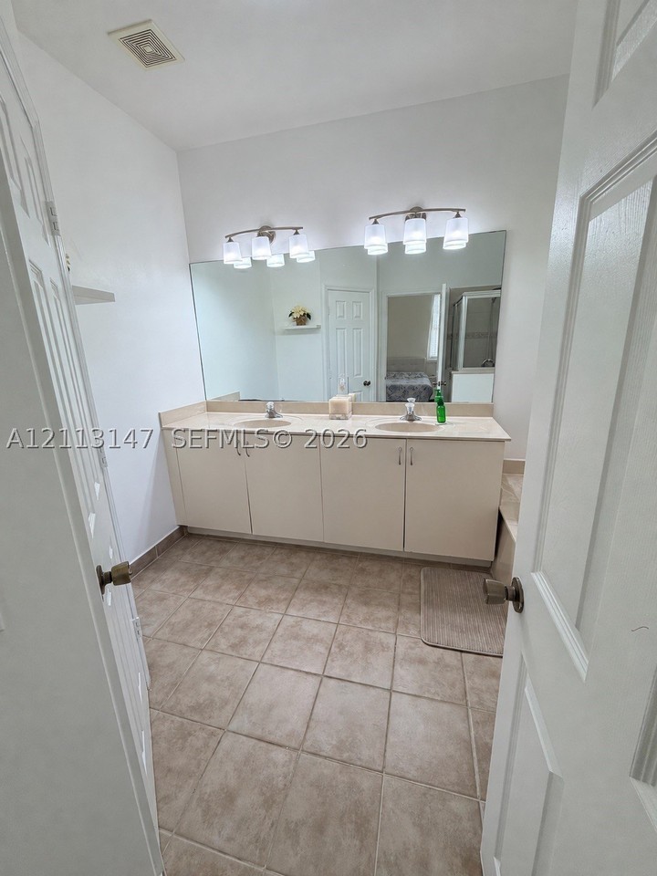 2155 Ne 3rd Ct - Photo 6 of 18
