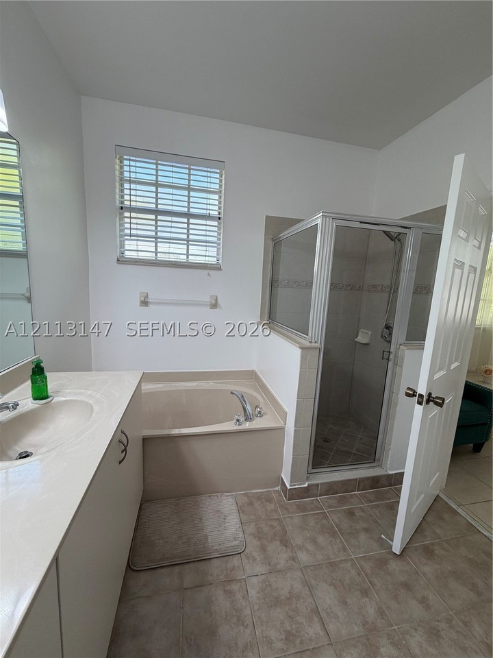 2155 Ne 3rd Ct - Photo 7 of 18