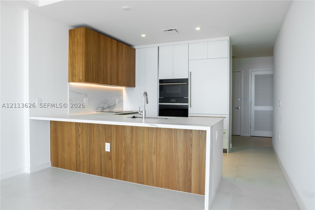 1400 Biscayne Blvd #2204 - Photo 7 of 34