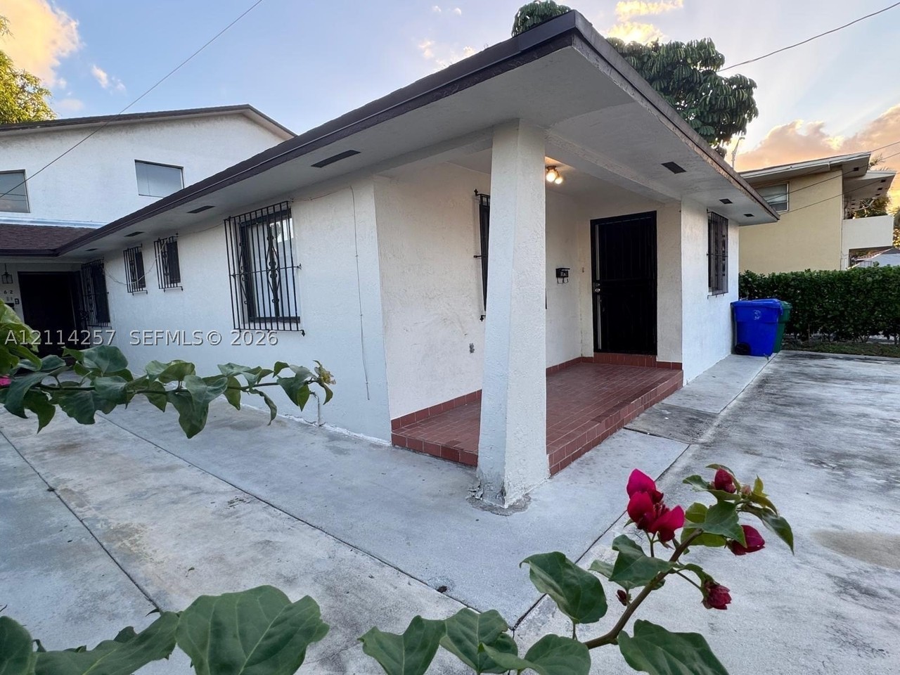 1160 Sw 9th St #2 - Photo 2 of 11
