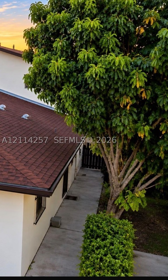 1160 Sw 9th St #2 - Photo 4 of 11