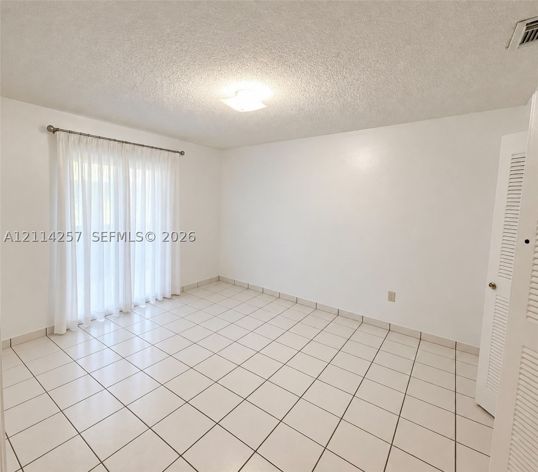 1160 Sw 9th St #2 - Photo 6 of 11