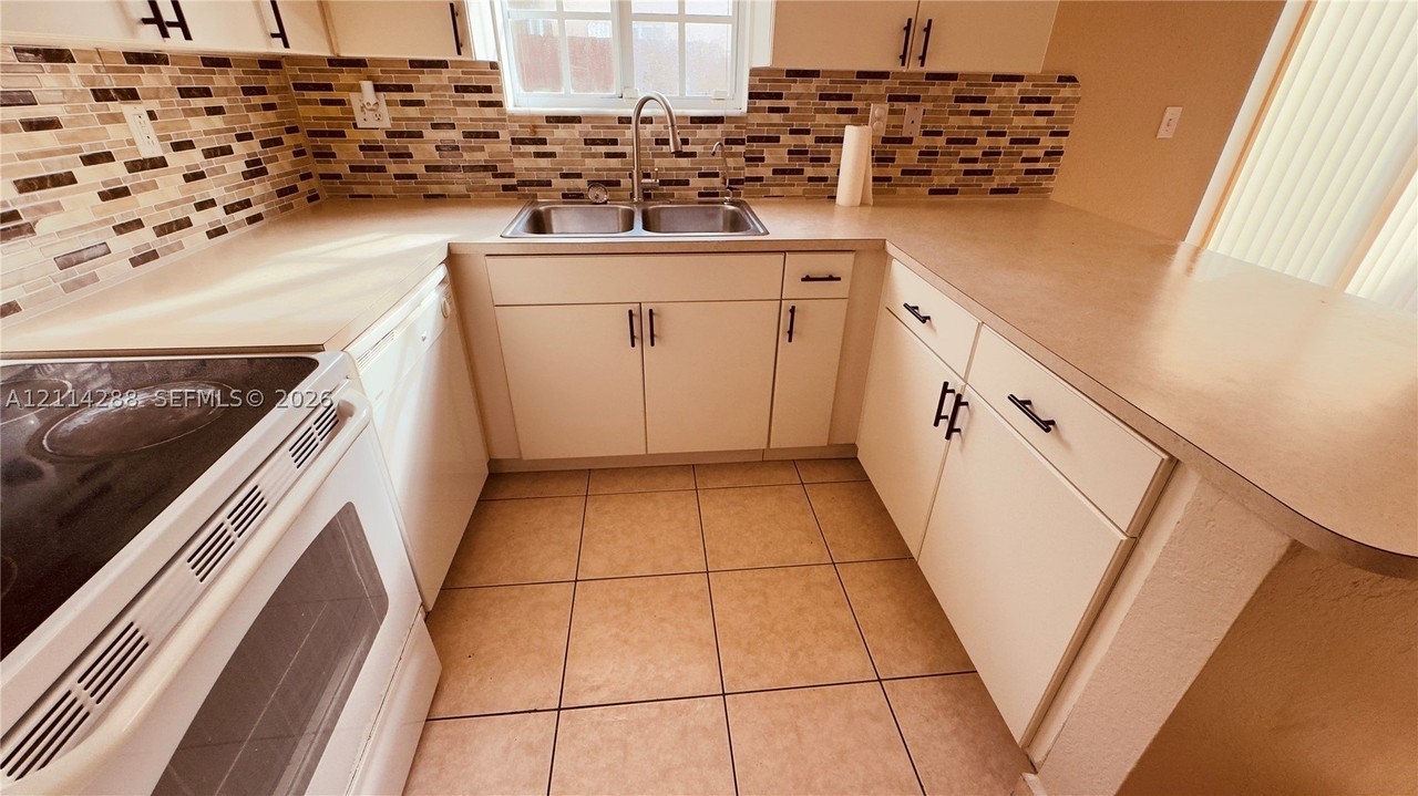 11431 Nw 93rd Ct #2 - Photo 4 of 23