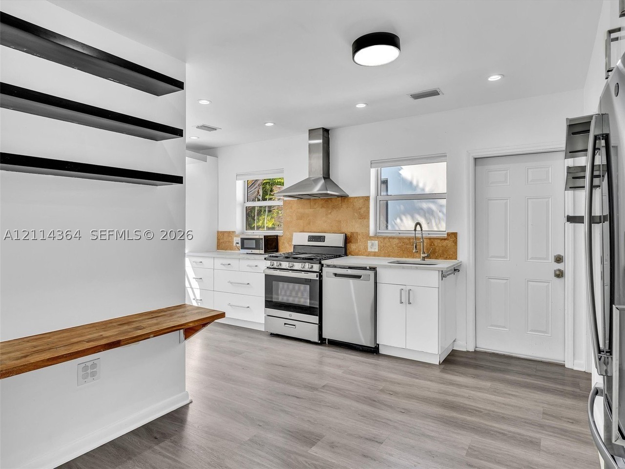 9324 Byron Ave - Photo 6 of 25